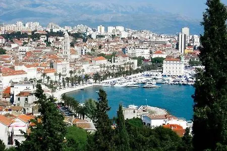 Mirta * Kaštel Novi