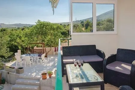 Mirta * Kaštel Novi